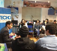 El Superintendente Parrado durante su reuni&oacute;n en la Fundaci&oacute;n Techo