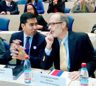 El Superintendente Eric Parrado y el Ministro de Hacienda Rodrigo Vald&eacute;s.